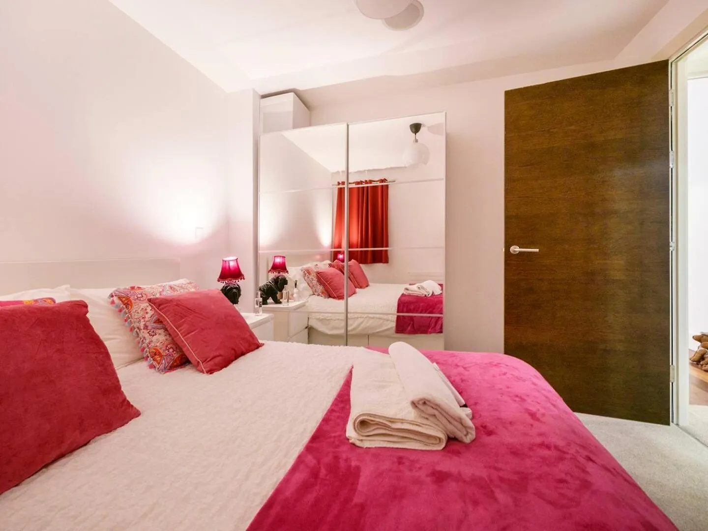 Pass The Keys Cathedral Quarter City Centre Walk Everywhere Belfast Apartment