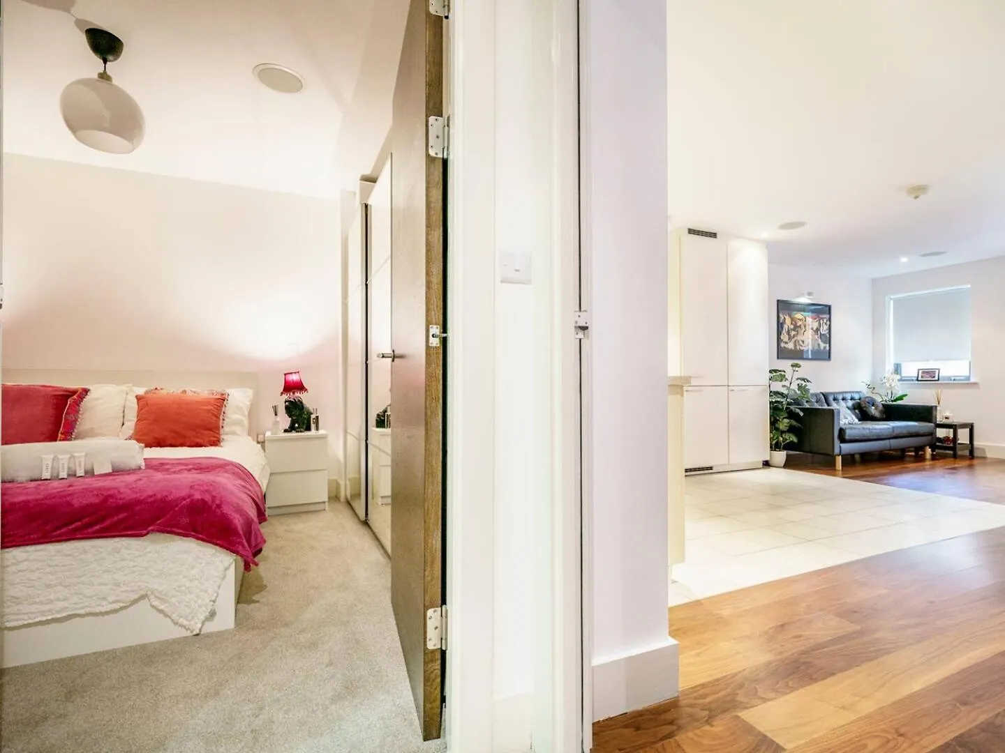 Apartment Pass The Keys Cathedral Quarter City Centre Walk Everywhere Belfast United Kingdom
